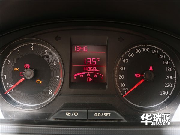 大众桑塔纳，小巧灵动，经济适用