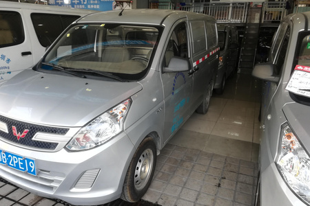 深圳二手五菱荣光V 2018款 1.5L 手动 实用型厢式运输车 国VI