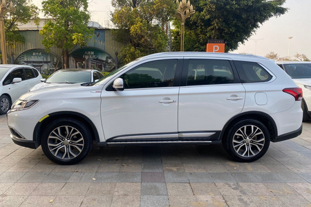 汕头二手三菱欧蓝德 2017款 2.0L CVT 两驱 荣耀版 5座