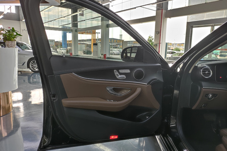 武汉二手奔驰E级 2019款 E 260 L 4MATIC 运动轿车